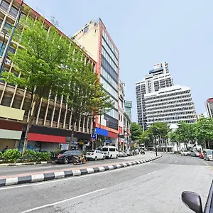 Super Oyo 90572 J Masjid India Hotel